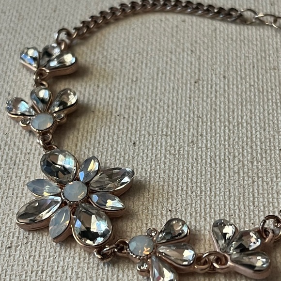 Elegant Floral Crystal Bracelet - Picture 2 of 5